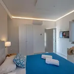 Villa Emanuel White